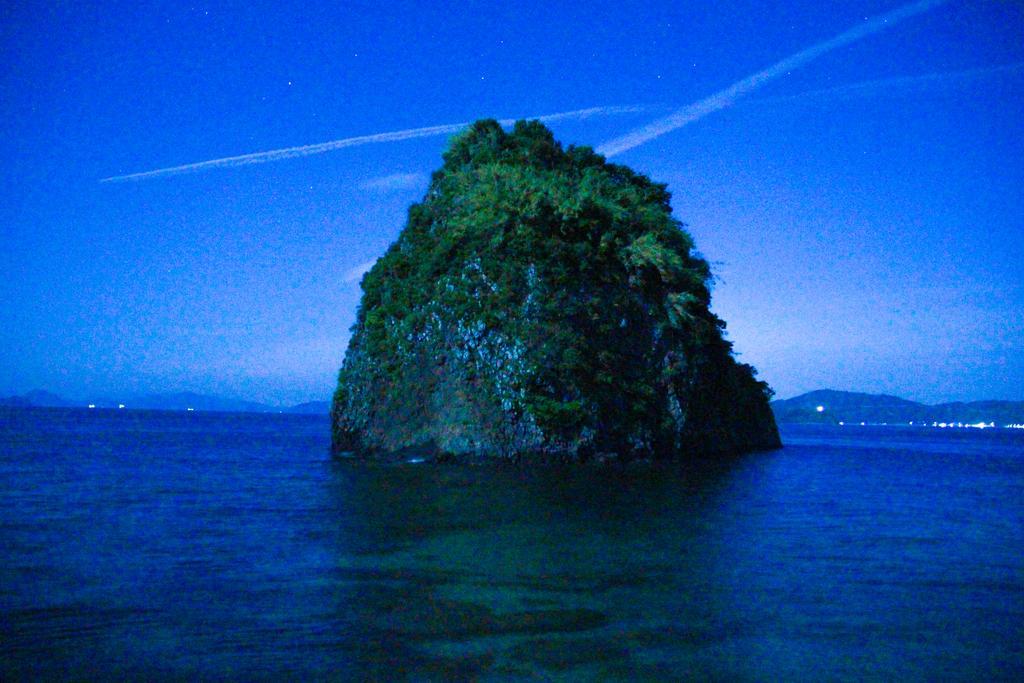 なにもない幸せな島のリトリート宿 The Bonds Matsuyama  Eksteriør billede
